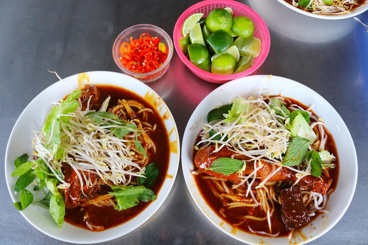 Bánh tằm gà cay